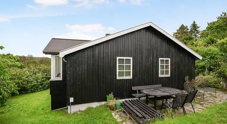 Kystnært sommerhus i Rågeleje  med havkig