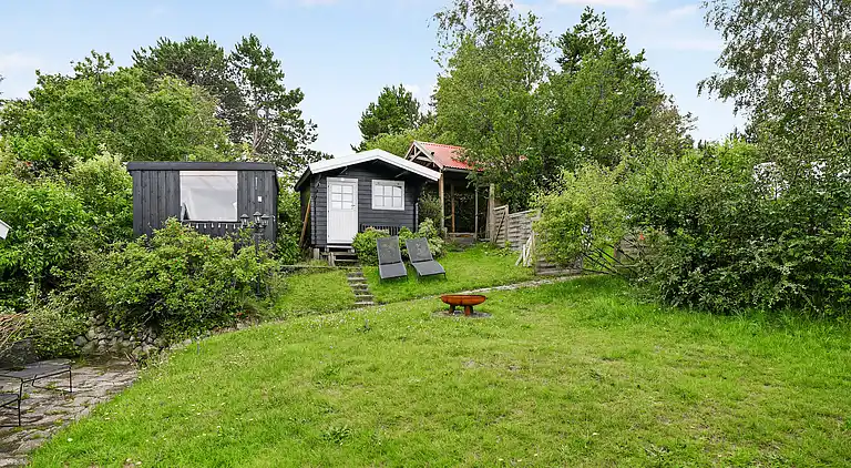 Kystnært sommerhus i Rågeleje  med havkig