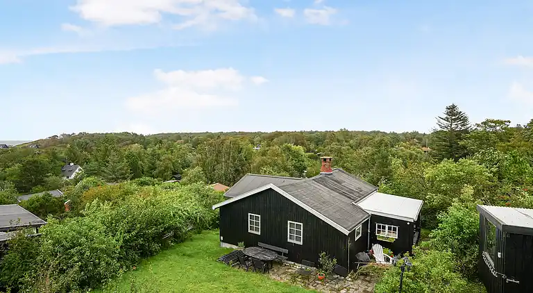 Kystnært sommerhus i Rågeleje  med havkig