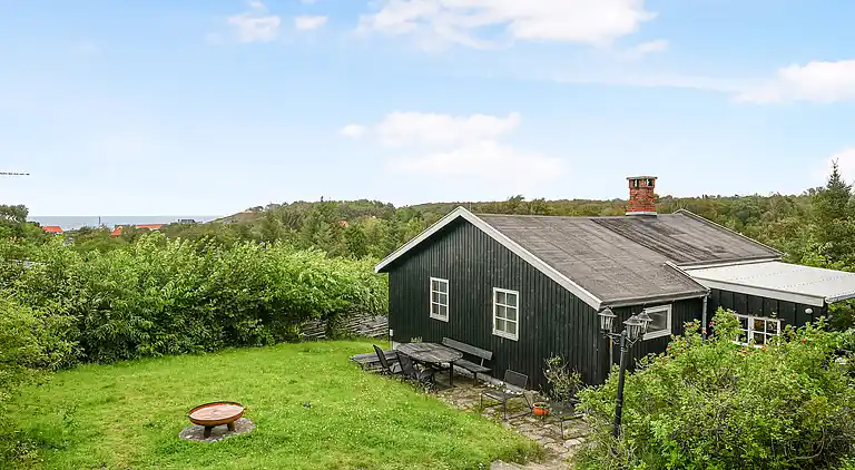 Kystnært sommerhus i Rågeleje  med havkig