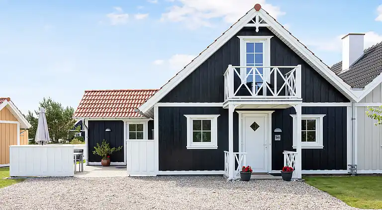 Hyggelig, central og moderne sommerhus nær havet