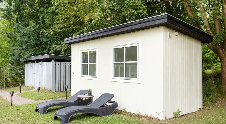 Nyrenoveret sommerhus midt i skoven