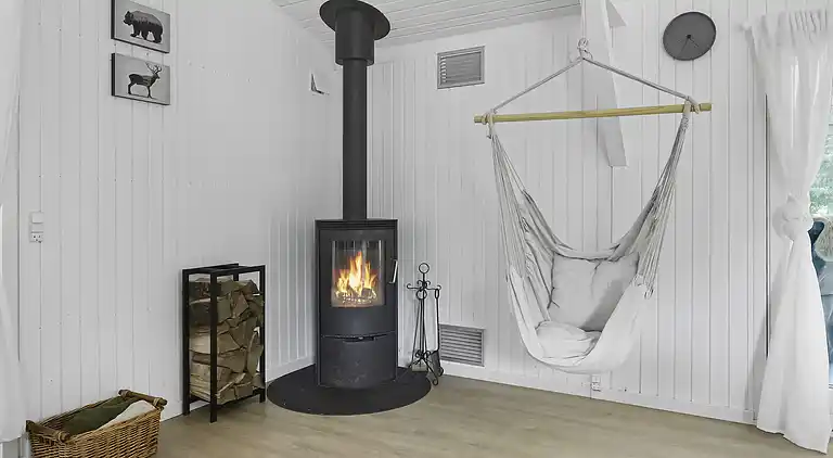 Nyrenoveret sommerhus midt i skoven