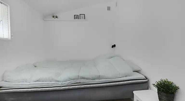 Nyrenoveret sommerhus midt i skoven