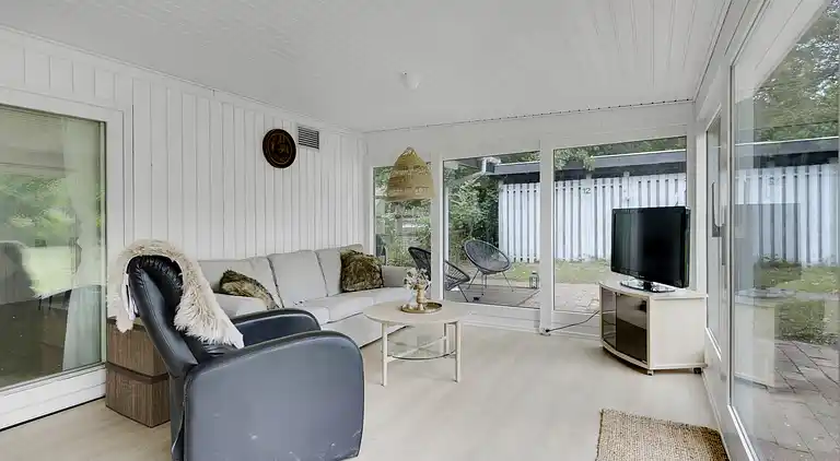 Nyrenoveret sommerhus midt i skoven