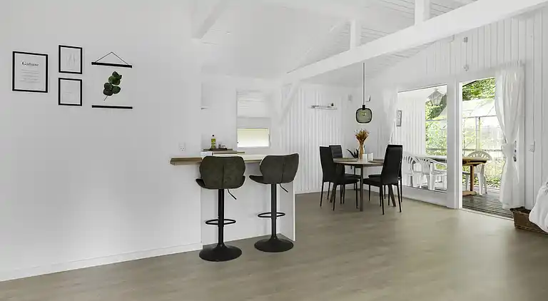 Nyrenoveret sommerhus midt i skoven