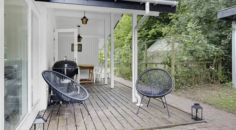 Nyrenoveret sommerhus midt i skoven