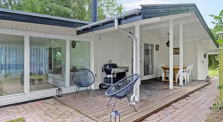 Nyrenoveret sommerhus midt i skoven