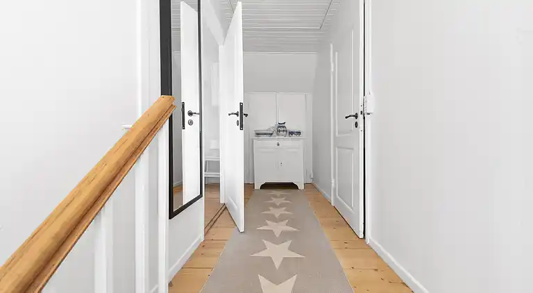 Nyt stråtag - smuk udsigt til hav og  klipper