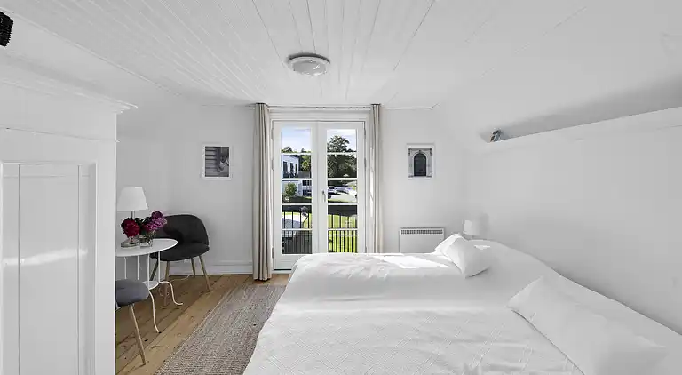 Nyt stråtag - smuk udsigt til hav og  klipper