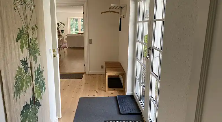 Idyllisch gelegenes Holzhaus an Wald und See