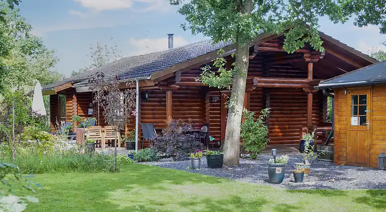 Charmerende sommerhus med vildmarksbad