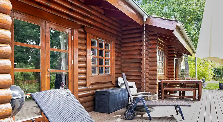 Charmerende sommerhus med vildmarksbad