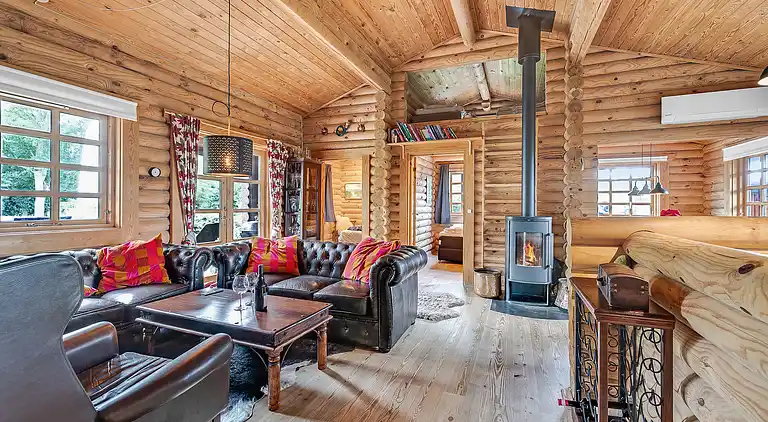 Charmerende sommerhus med vildmarksbad