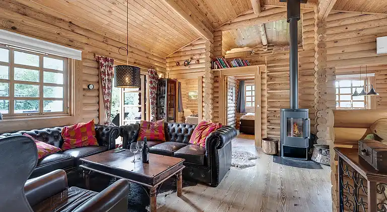 Charmerende sommerhus med vildmarksbad