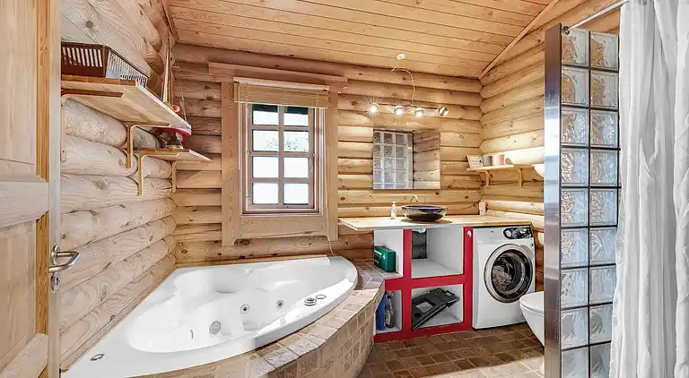 Charmerende sommerhus med vildmarksbad