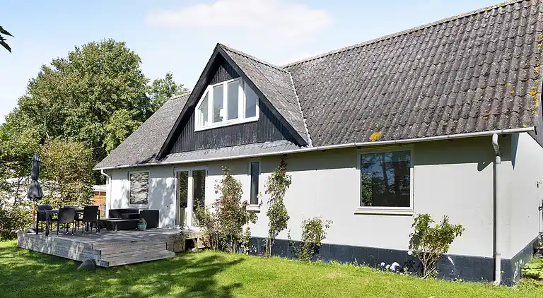 Feriehus som byder på både Ø-idyl og havudsigt