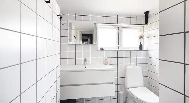 Lyxigt sommarhus på vacker skogsmark