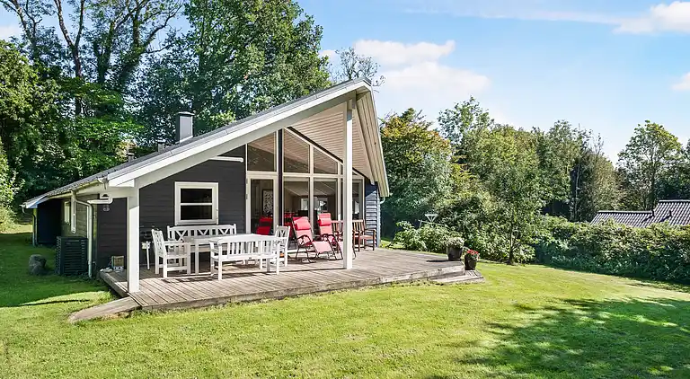 Sommerhus i skøn natur i Brunshuse