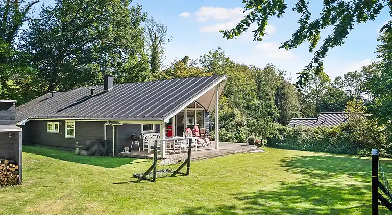 Sommerhus i skøn natur i Brunshuse