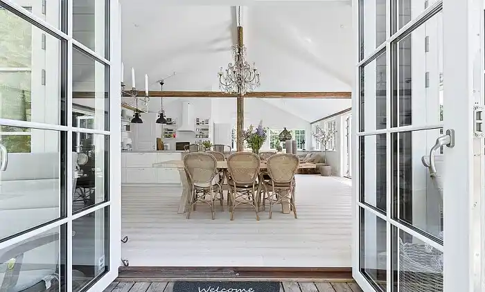 Nybygget liebhaver sommerhus ved skove og søer