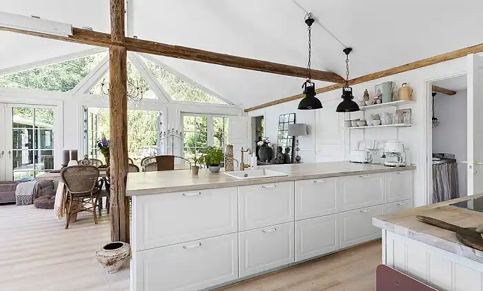 Nybygget liebhaver sommerhus ved skove og søer