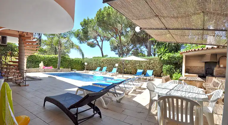 Geräumiger Rückzugsort mit erstklassiger Lage, privatem