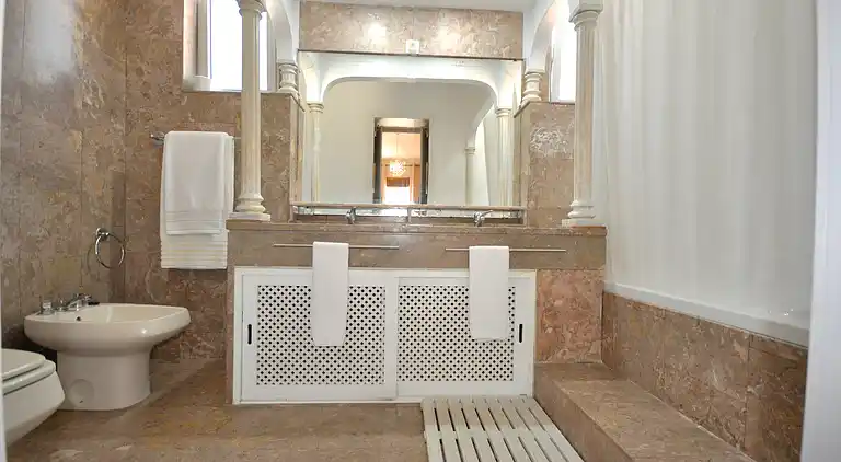 Geräumiger Rückzugsort mit erstklassiger Lage, privatem