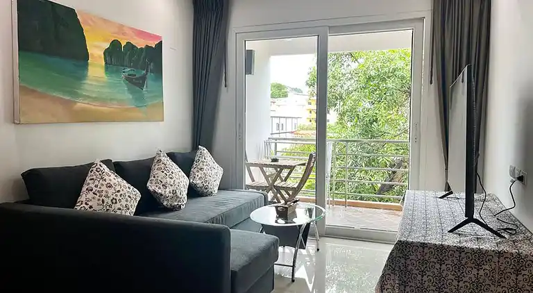 6-37 - Condo 2 chambres avec balcon et piscine partagée