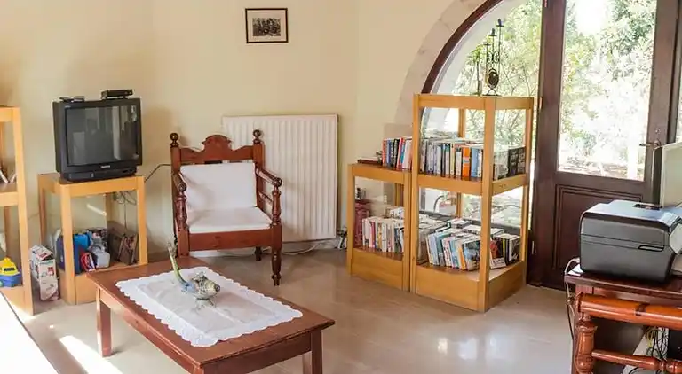 Group Accomodation, Heliopetra Studios And Houses