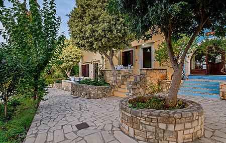 Group Accomodation, Heliopetra Studios And Houses