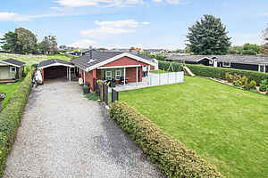 Nice cottage in quiet surroundings near the beach