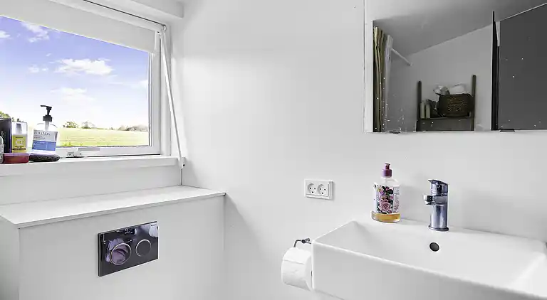 Mysig sommarstuga i Vejby med 900 m till stranden