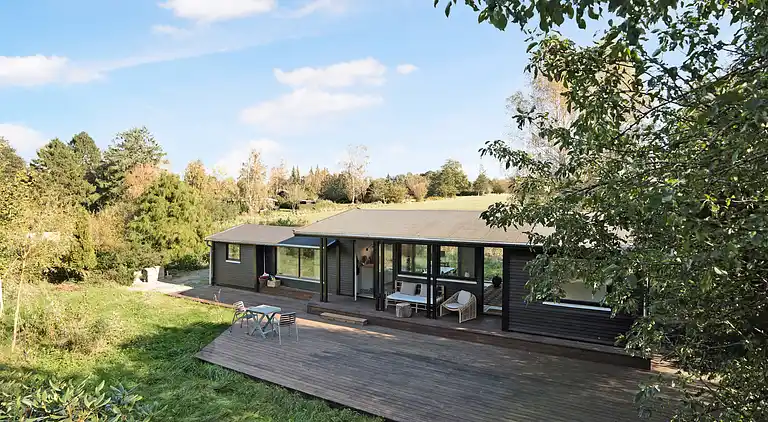 Mysig sommarstuga i Vejby med 900 m till stranden