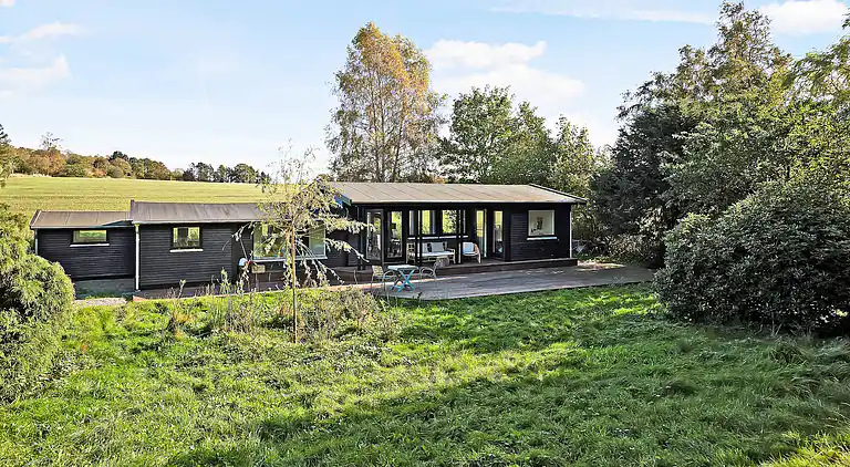 Mysig sommarstuga i Vejby med 900 m till stranden