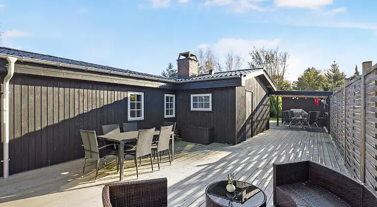 Dejligt sommerhus i Hals med 250 m til stranden