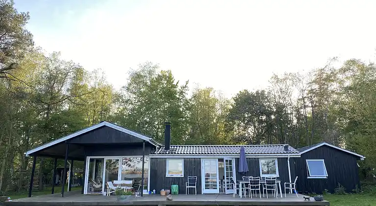 Einsig artiges Landhaus am Wasser