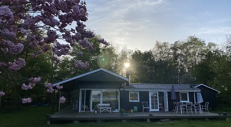 Einsig artiges Landhaus am Wasser