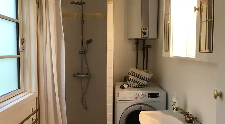 Einsig artiges Landhaus am Wasser