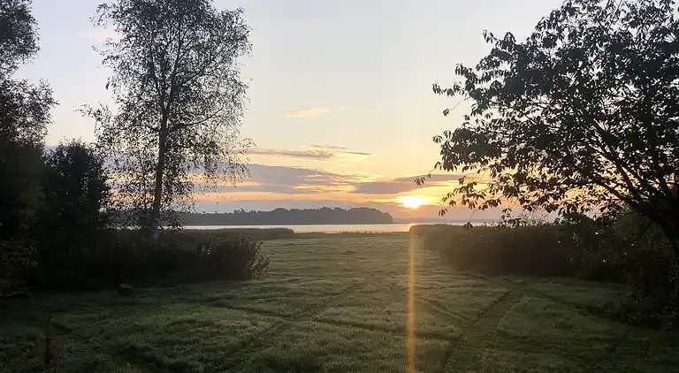 Einsig artiges Landhaus am Wasser