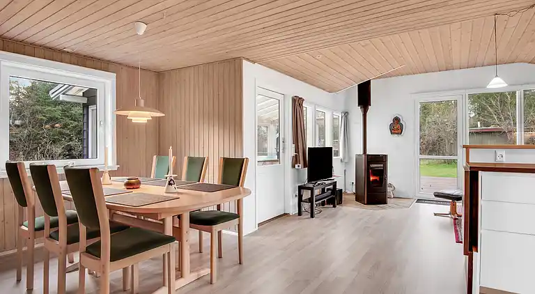 Hyggeligt, ældre sommerhuset med 600 m til strand