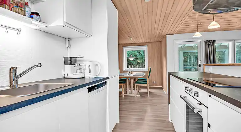 Hyggeligt, ældre sommerhuset med 600 m til strand