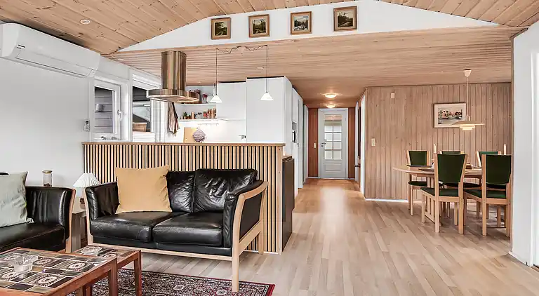 Hyggeligt, ældre sommerhuset med 600 m til strand