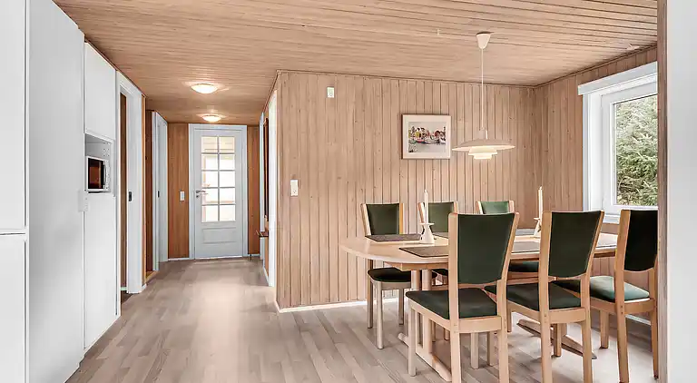 Hyggeligt, ældre sommerhuset med 600 m til strand