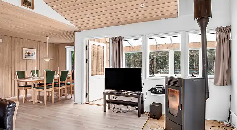 Hyggeligt, ældre sommerhuset med 600 m til strand