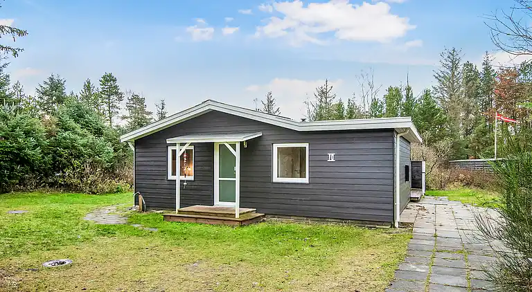 Hyggeligt, ældre sommerhuset med 600 m til strand