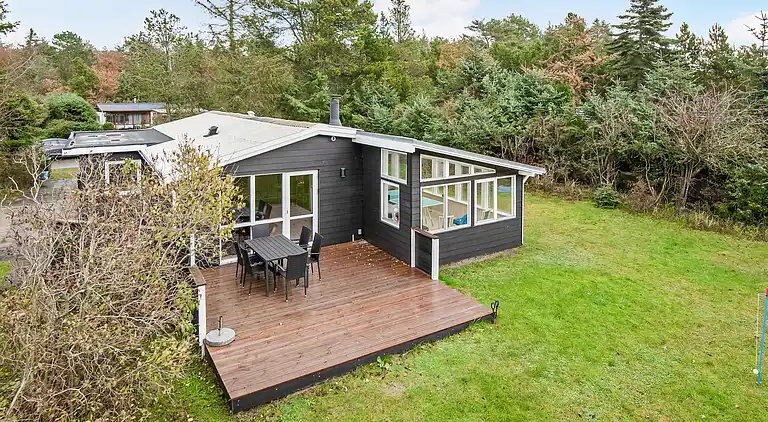 Hyggeligt, ældre sommerhuset med 600 m til strand