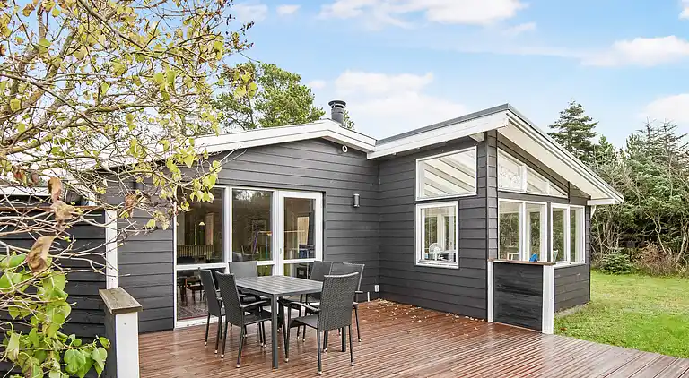 Hyggeligt, ældre sommerhuset med 600 m til strand