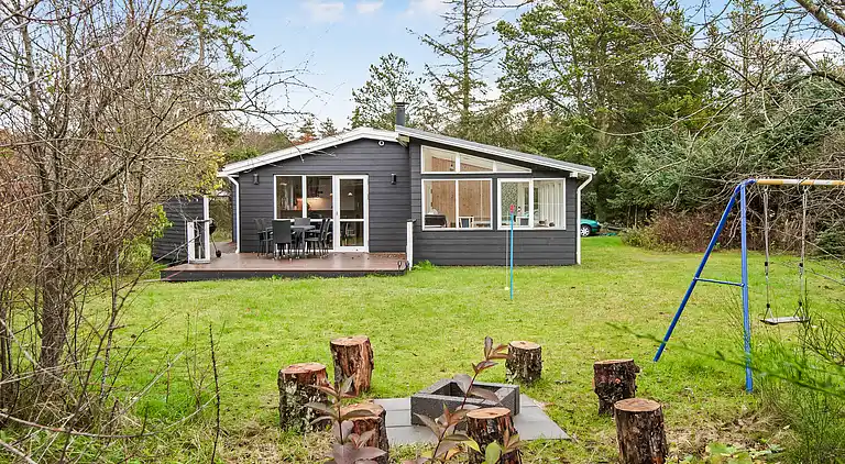 Hyggeligt, ældre sommerhuset med 600 m til strand