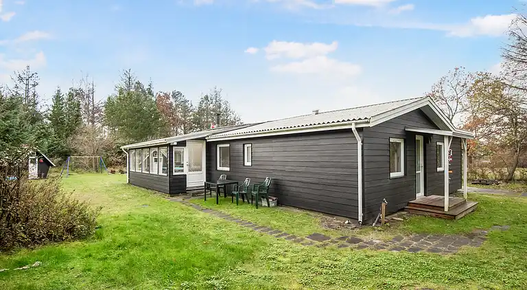 Hyggeligt, ældre sommerhuset med 600 m til strand
